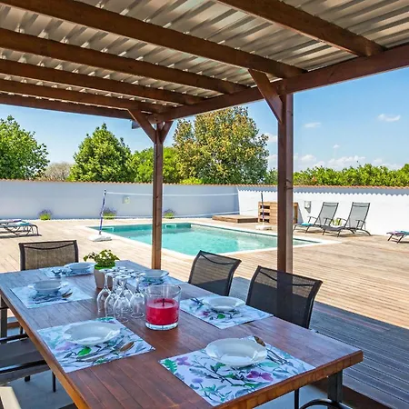 In With Outdoor Swimming Pool Holiday home Pula