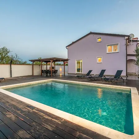 In With Outdoor Swimming Pool Pula