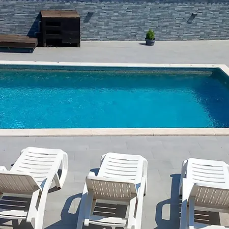 Stunning In * Πούλα