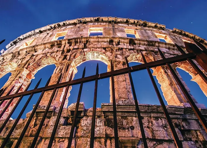 Stunning In Feriehus Pula